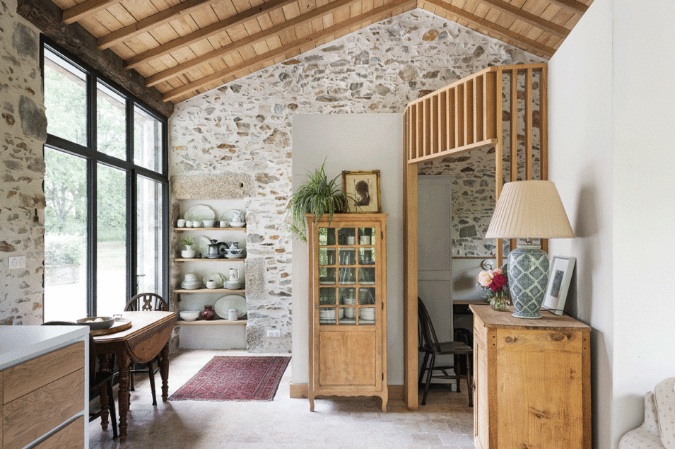 2025 CHAPELLE THIREUIL Hall