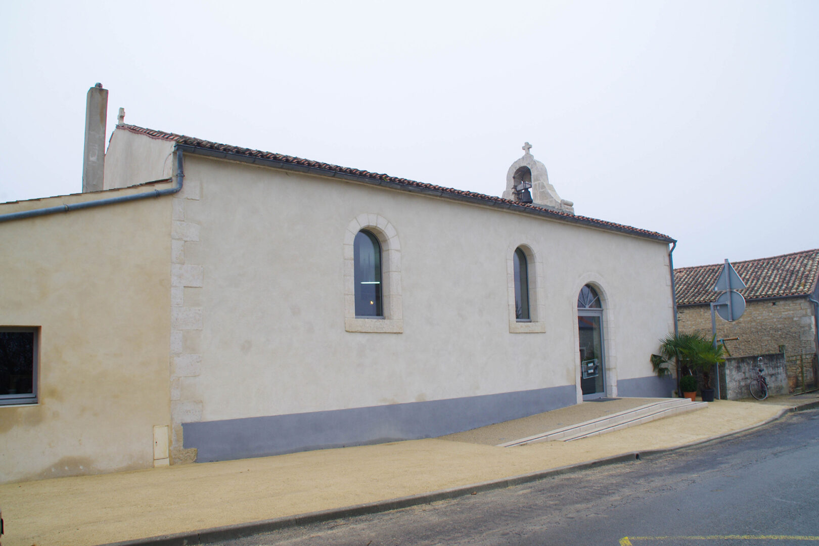 Chapelle de Bouill Courdault transform en biblith que re LR1