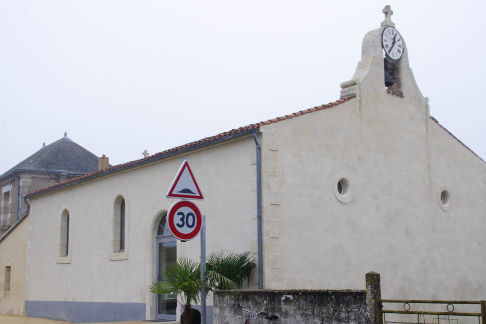 Chapelle de Bouill Courdault transform en biblith que re LR1