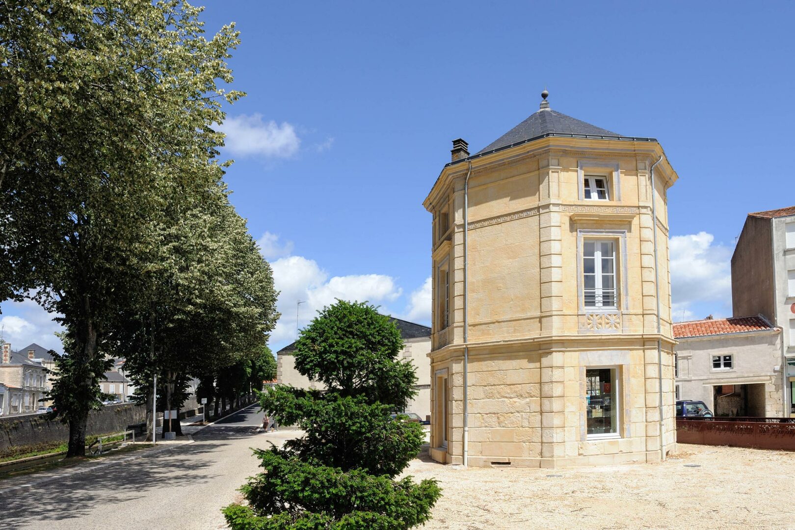 Tour de lOctroi Fontenay le compte photos B Gendron re LR